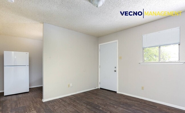 Photo - 102 E Cheryl Dr