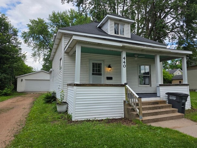 Building Photo - 4 Bed 2 Bath Single Family Home in Wisconsin Rapids