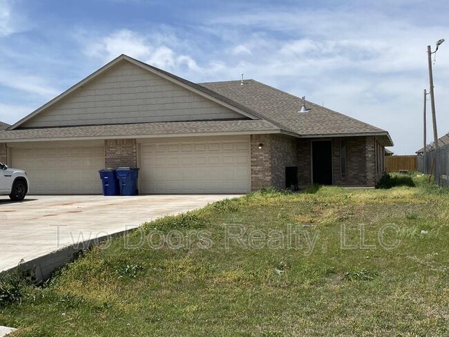 Photo - 611 N Main St