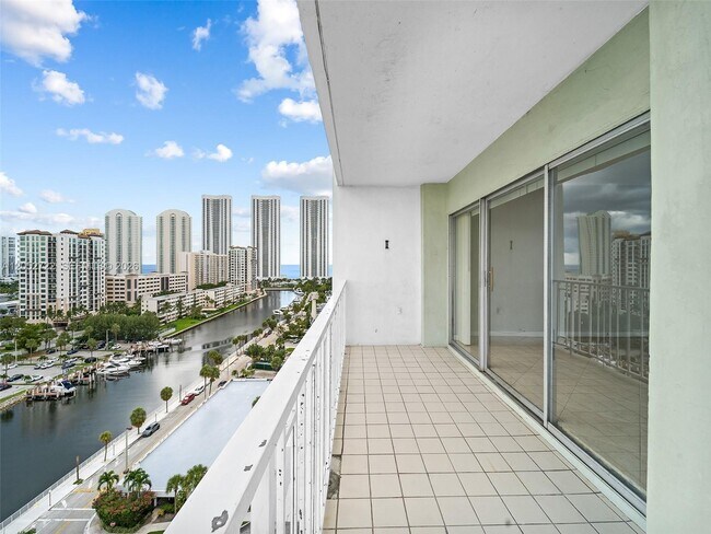 Photo - 500 Bayview Dr Unit 1421