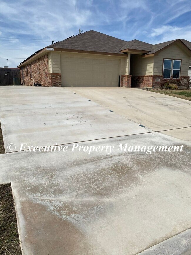 Photo - 1781 Dryden Ave