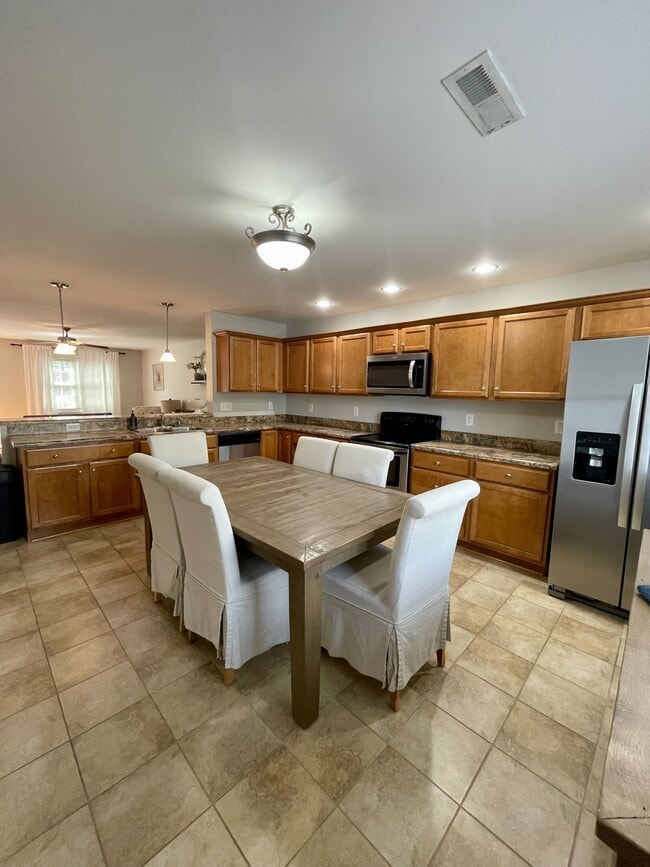 Photo - 124 Colonnade St