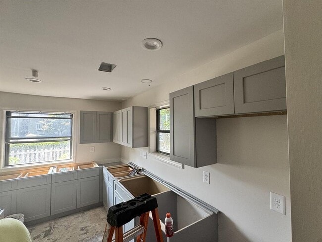 Photo - 732 Hanover Ln SE