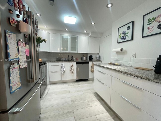 Photo - 500 Bayview Dr Unit 1123