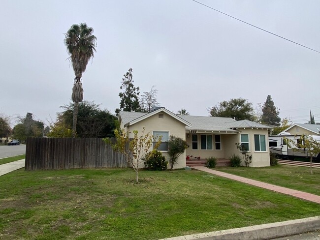 Photo - Follow the yellow brick to this Remodeled 2 BD 1 BA House in NE Bakersfield