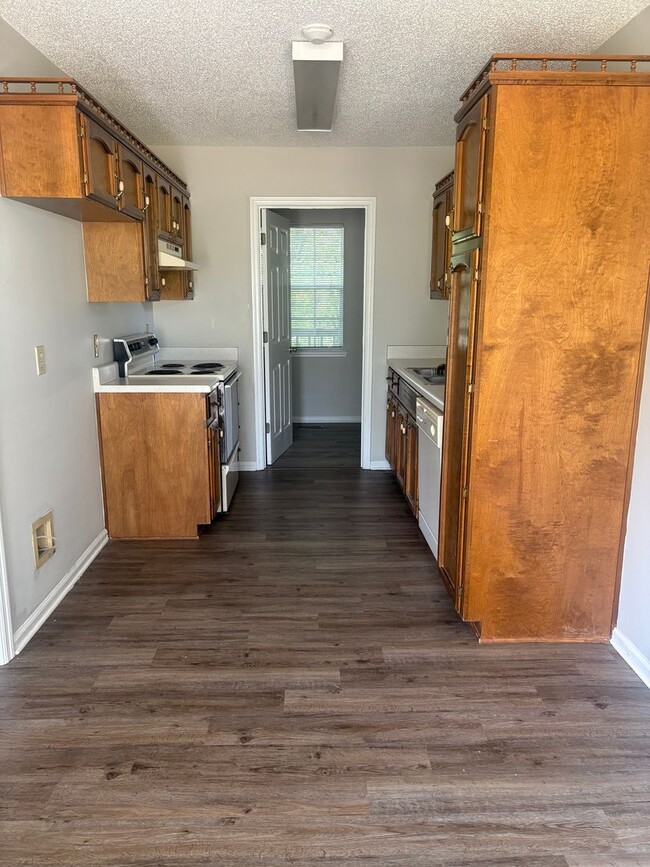 Photo - 2025 Brewster Rd