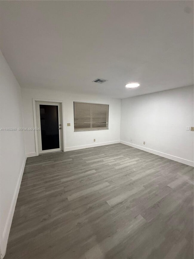 Photo - 1736 N 16th Ct Unidad B