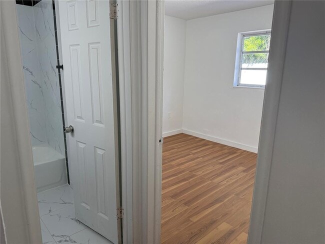 Photo - 6301 Moseley St