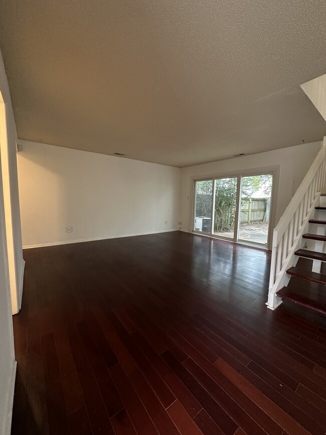 Photo - 819 Dryden St