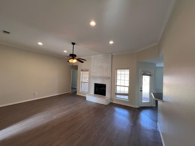 Photo - Enjoy a convenient and stylish living!