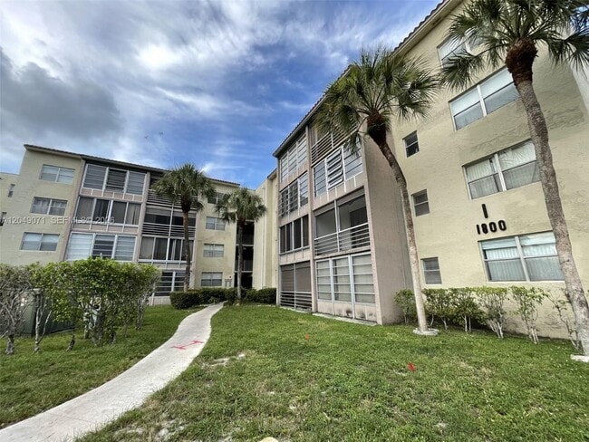 Building Photo - 1800 SW 81st Ave Unit 1111