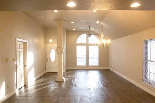 Photo - 907 Meriott St