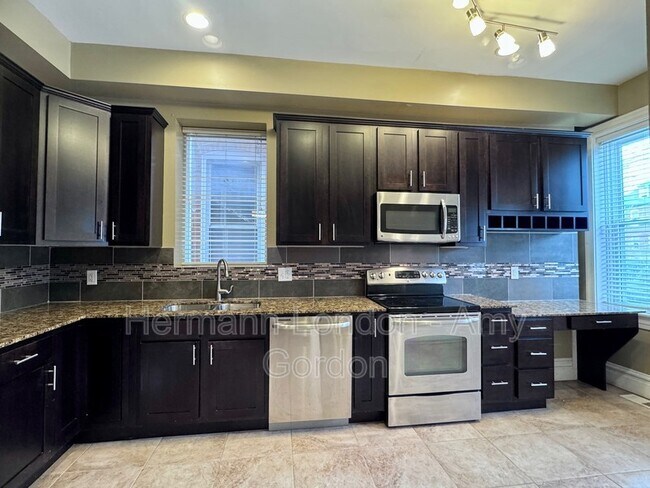 Photo - 2933 Victor St