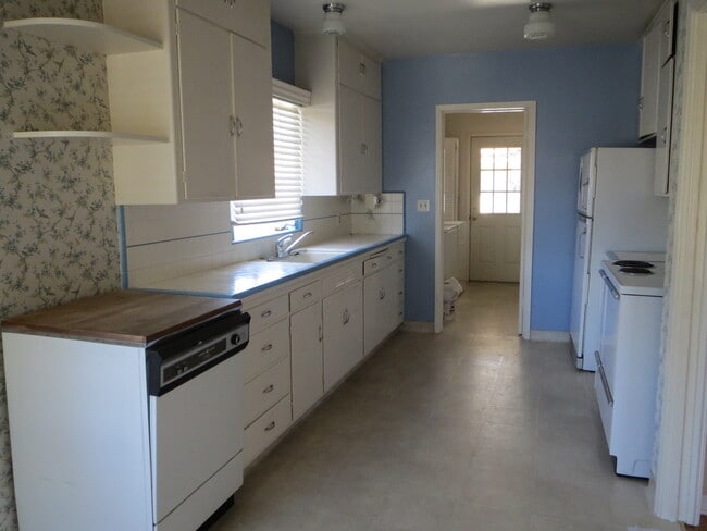 Photo - Cute Fresno High home, hardwood floors & m...