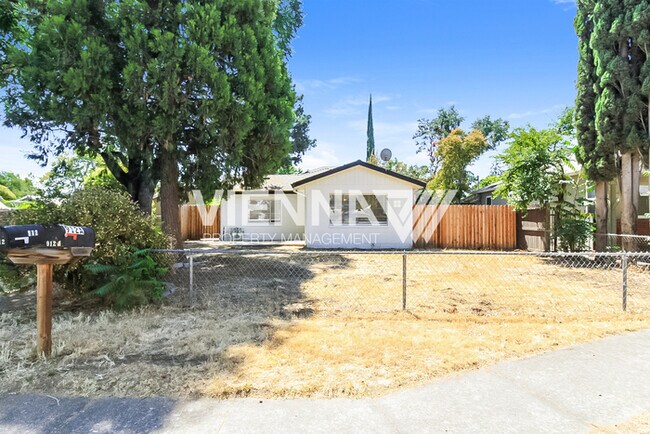 Photo - 912 Shearer St