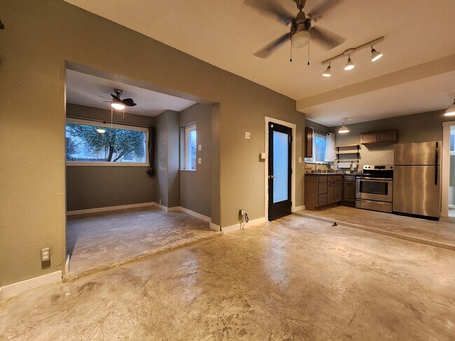 Photo - 112 10th St Unidad #B