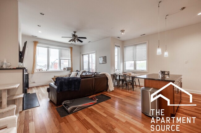 Photo - 1354 W Augusta Blvd Unit 302