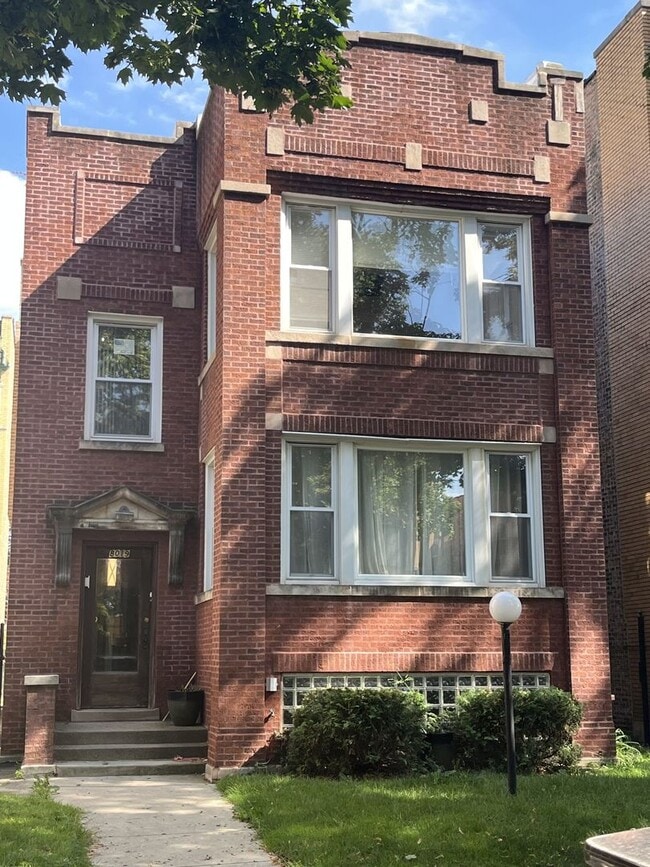 Building Photo - 8019 S Vernon Ave Unit 2 Rental