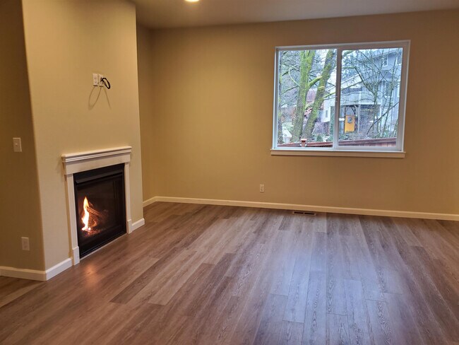 Photo - 1502 Onyx St SE