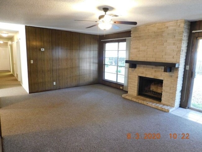 Photo - Spacious 4 bedroom 2 bath home in Camelot II