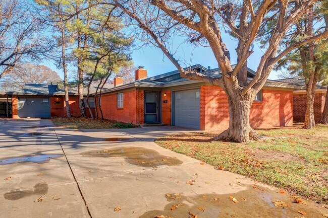 Photo - Wonderful 2 Bedroom 1.5 Bathroom Duplex!!!