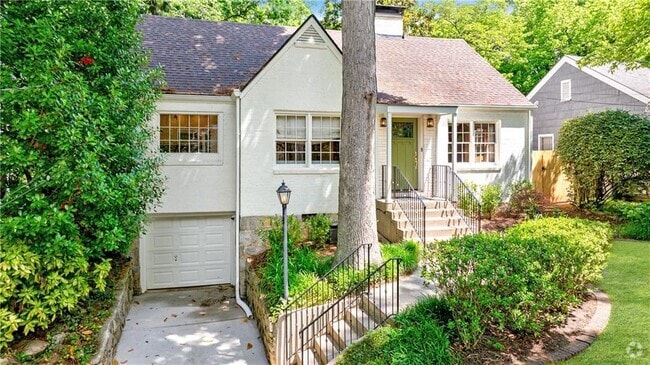 Building Photo - 1268 University Dr NE Rental