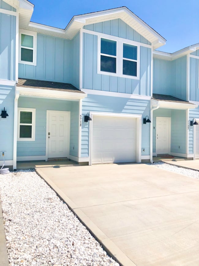 Spacious 3-Bedroom Townhouse - Spacious 3-Bedroom Townhouse