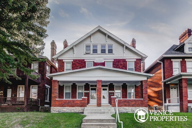 Building Photo - 4 Bedroom on OSU Campus Rental