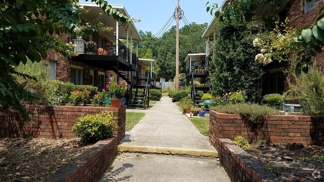 Building Photo - 315 W Forest Ave Unit Lake Forest Court Rental