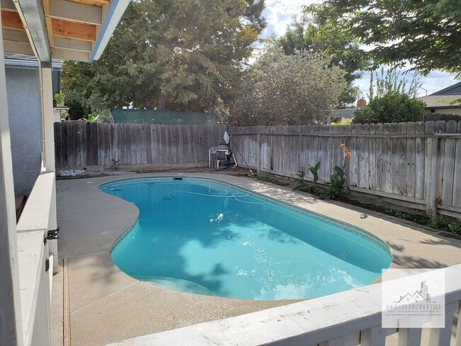 Photo - 1696 Pico Ave