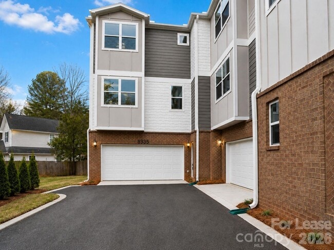 Building Photo - 8935 Sharonbrook Dr