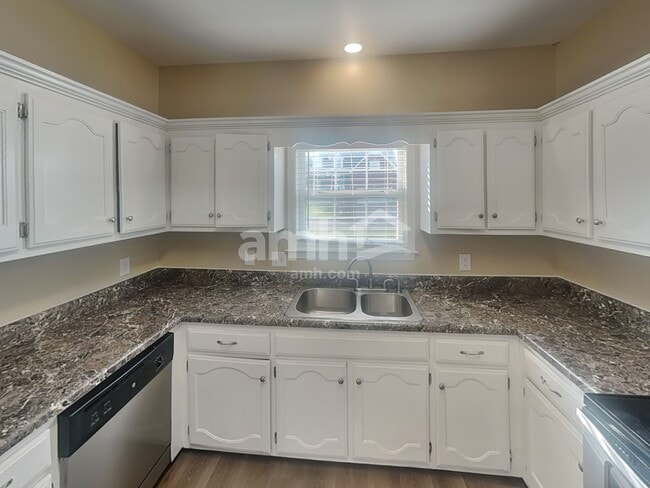 Photo - 602 Glenties Dr