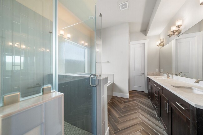 Photo - 1107 W 16th St