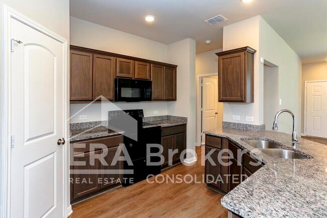 Photo - 2072 Dade Loop