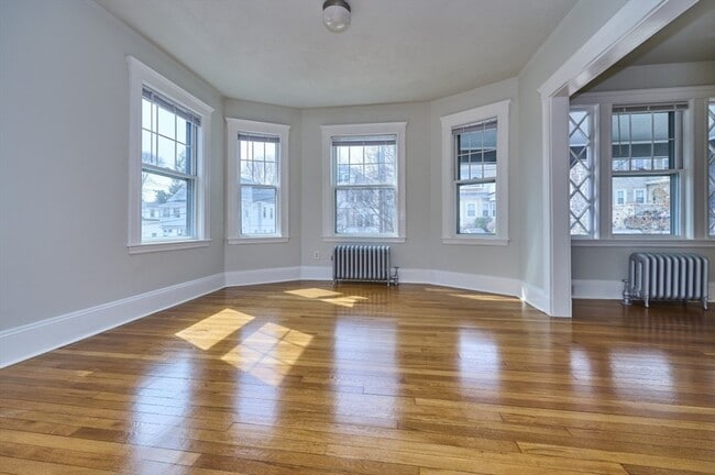 Building Photo - 125 Winsor Ave Unit 1