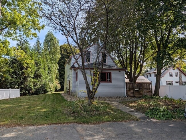 Photo - 25 Graves St