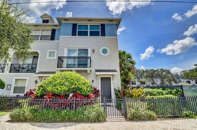 Photo - 71 NW 4th Ave
