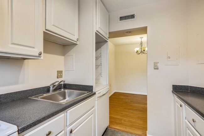 Photo - 7611 Maple Ave