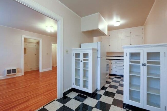 Photo - NEVADA COURT APARTMENTS (MCM02)