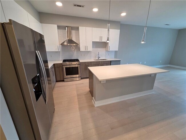 Building Photo - 775 Juniper St NE Unit 608