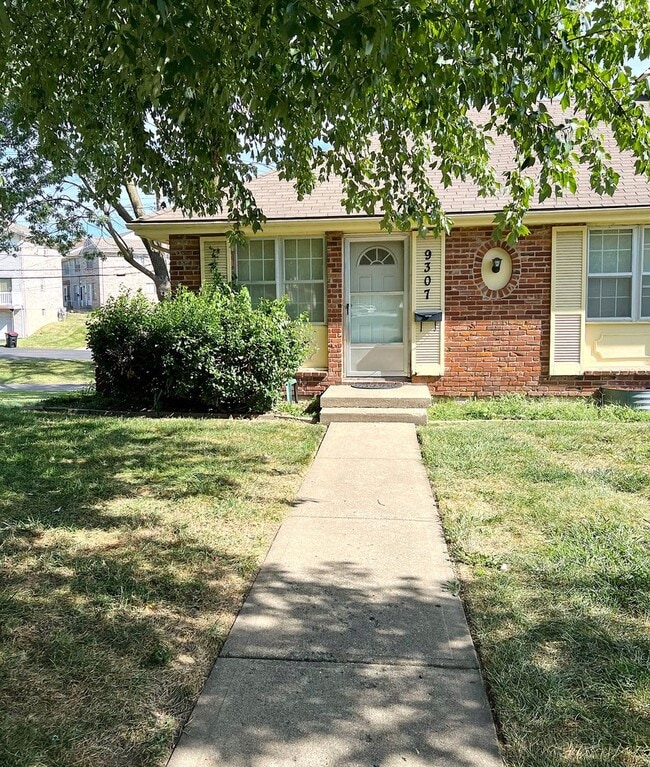 Building Photo - COMING SOON: Stunning 2-Bed/1 Bath Duplex ...