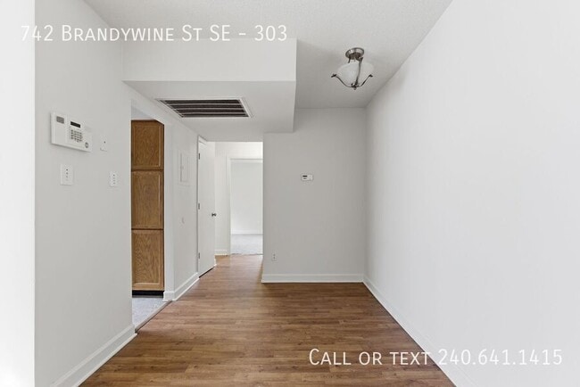 Photo - 742 Brandywine St SE