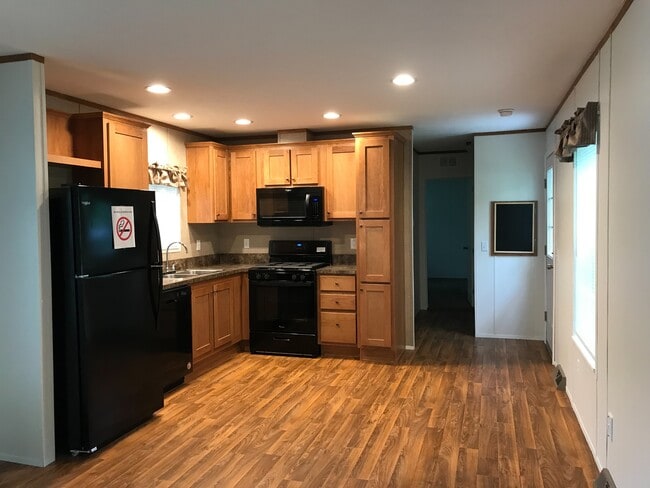 Building Photo - 6 Deer Run Pky