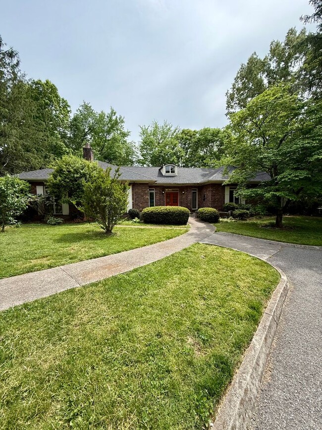 Photo - Knoxville 37909 - 2 bedroom, 1.5 bath unit, duplex - Contact Chad Weeks (865) 567-6193