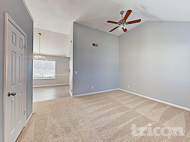 Photo - 216 Ernestine Way