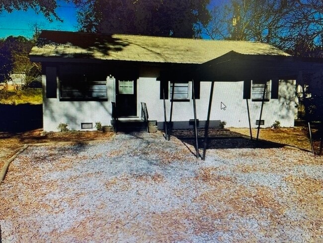 Building Photo - 3 bedroom 1 Bathroom Rental