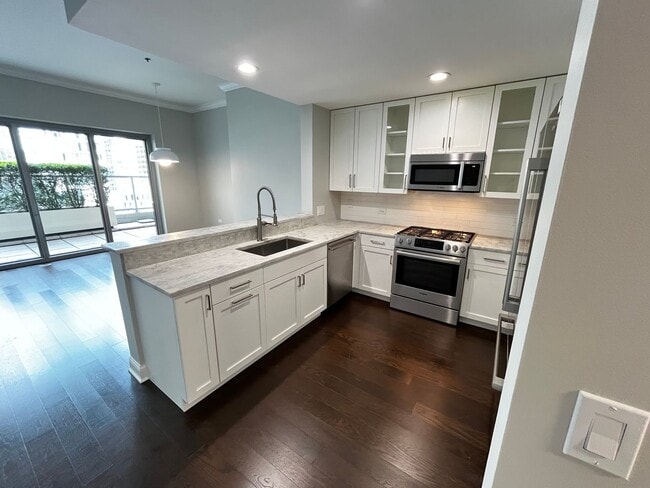 Building Photo - Turnkey Luxury 2BR Residence | Fully Renovated | Garage Parking | Prime Downtown River North / St... Unit 803