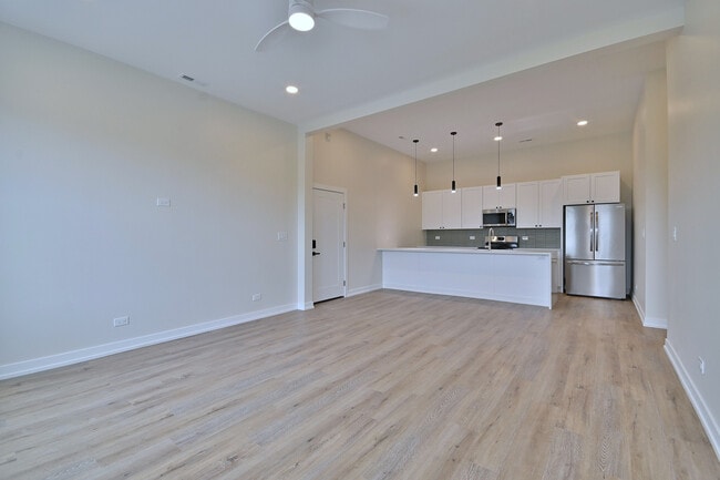 Photo - 7518 Madison St