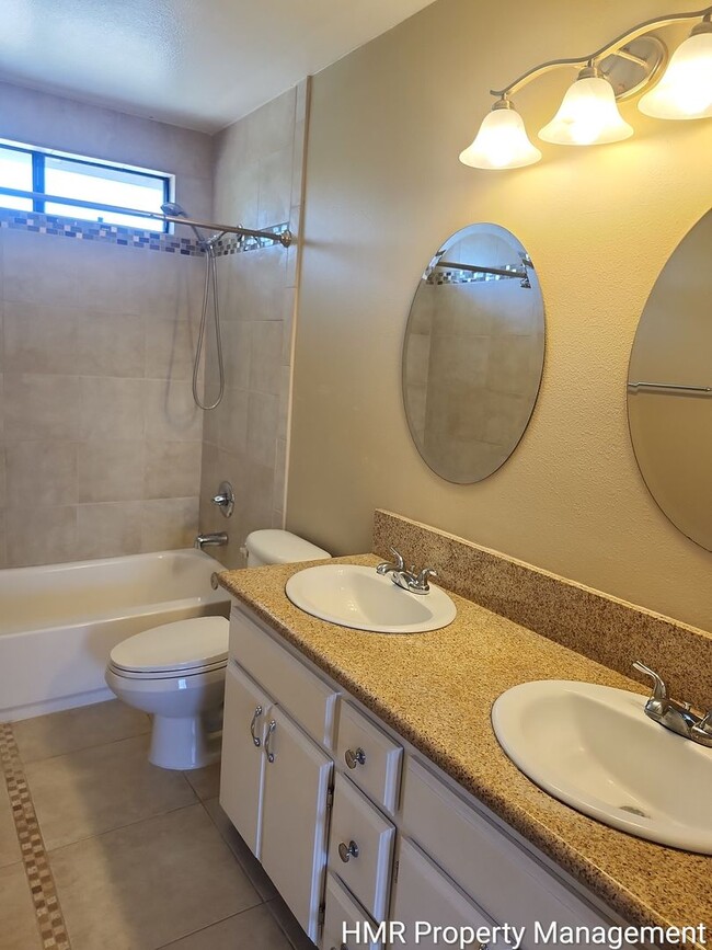 Photo - Spacious Town House