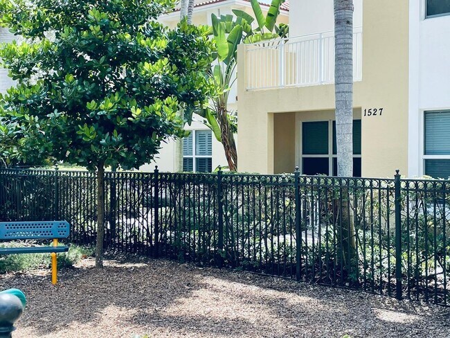Photo - Boca Raton Furnished 3 bed 2.5 Bath Townhouse, Gated community